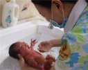 還敢給您的孩子玩手機(jī)嗎？3歲女童近視超500度！